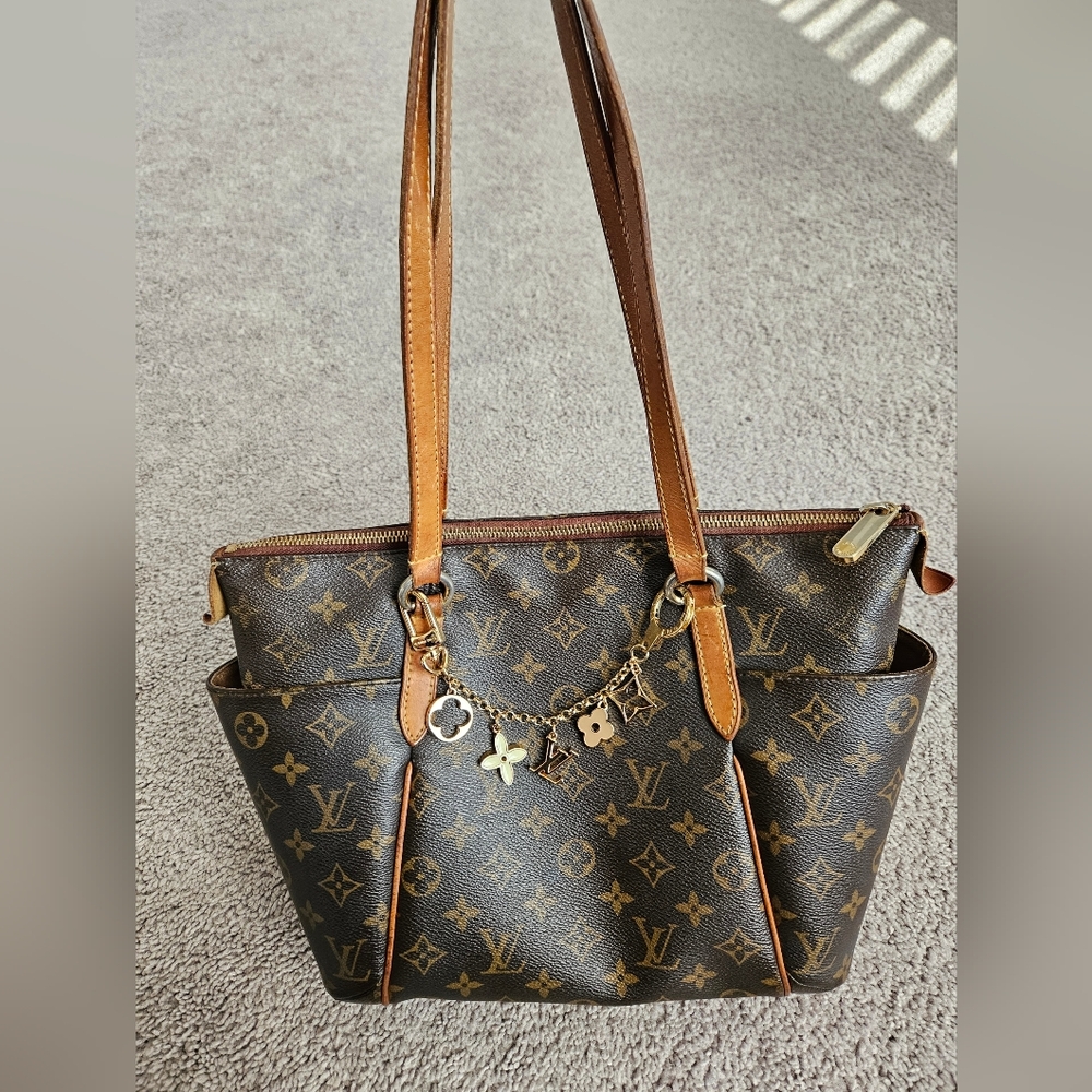 Louis Vuitton Totally Tote Bag - Picture 8 of 12